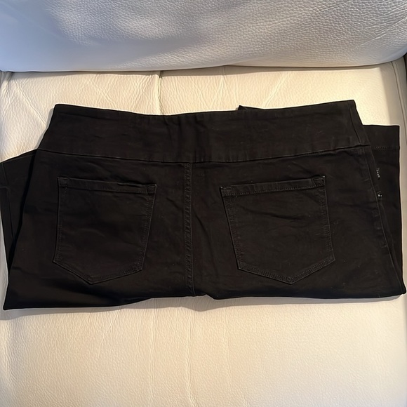 Lee Ladies pull on shorts Black Denim Excellent Condition Size 16 very comfy. - Picture 7 of 11